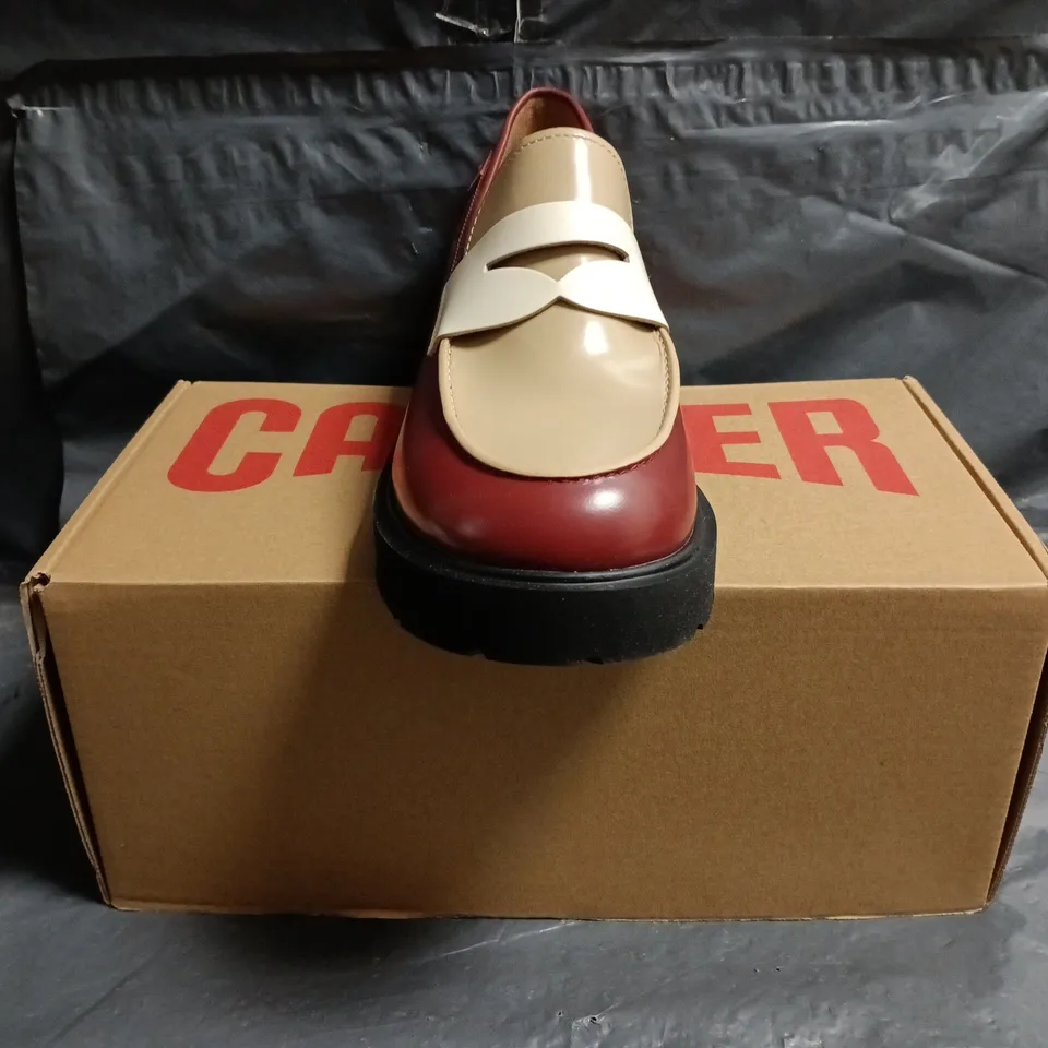 BOXED PAIR OF CAMPER CHUNKY LOAFERS IN CHESTNUT/CREAM/BEIGE SIZE EU 41
