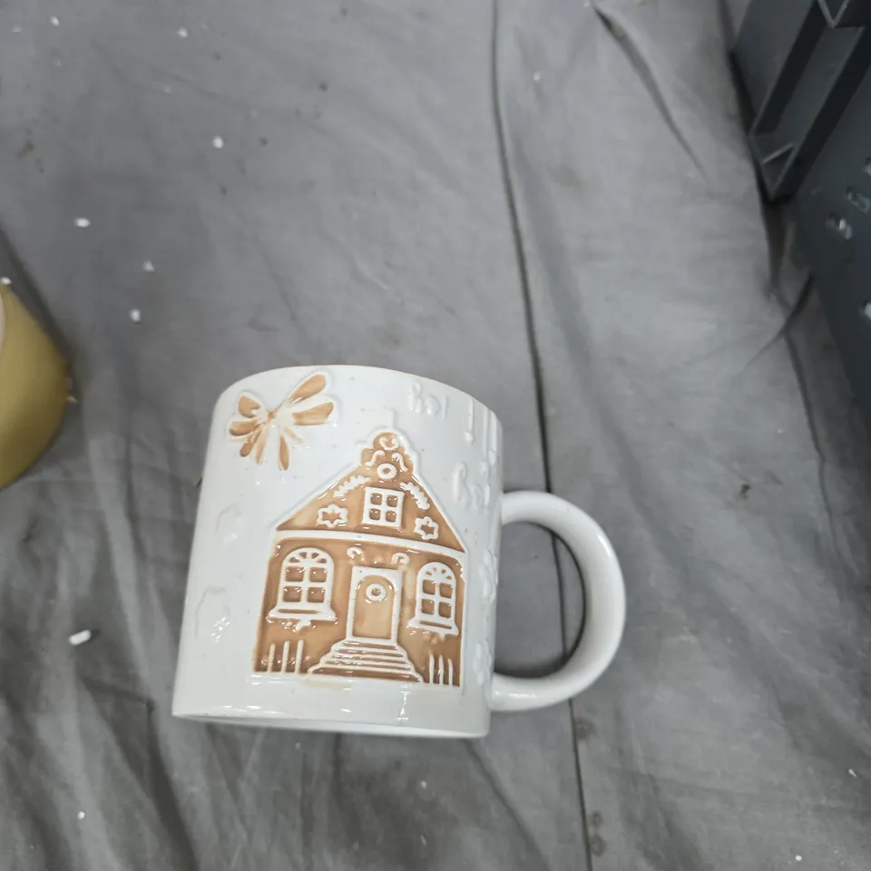 TOTE OF APPROXIMATELY 10 ASSORTED GLASS/CERAMIC ITEMS TO INCLUDE:MUG AND COSTA MUG