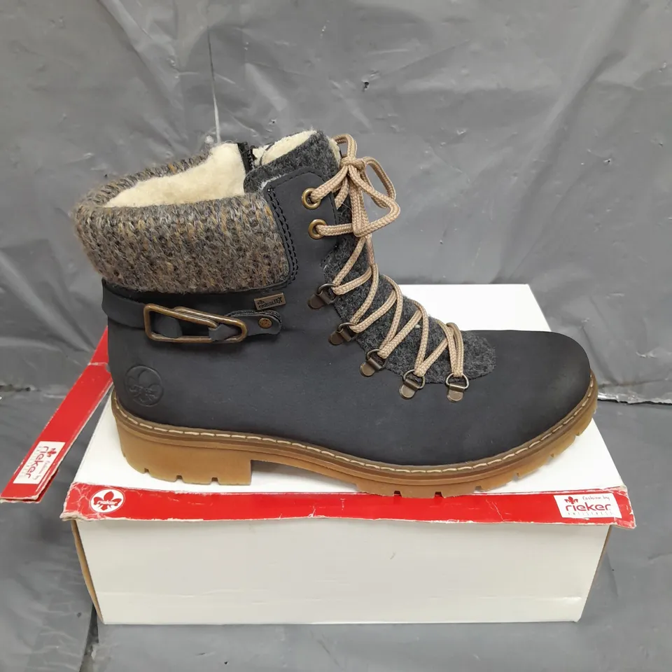 BOXED PAIR OF RIEKER LINED BOOTS IN BLUE SIZE 39