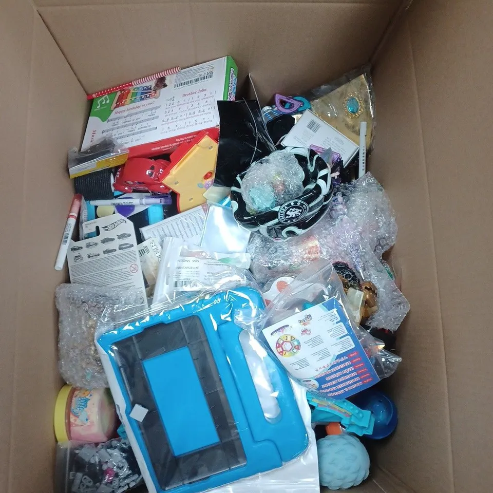 LARGE BOX OF APPROXIMATELY 20 ASSORTED TOYS AND GAMES TO INCLUDE MILITARY SERIES, CARD GAMES AND CRAYOLA