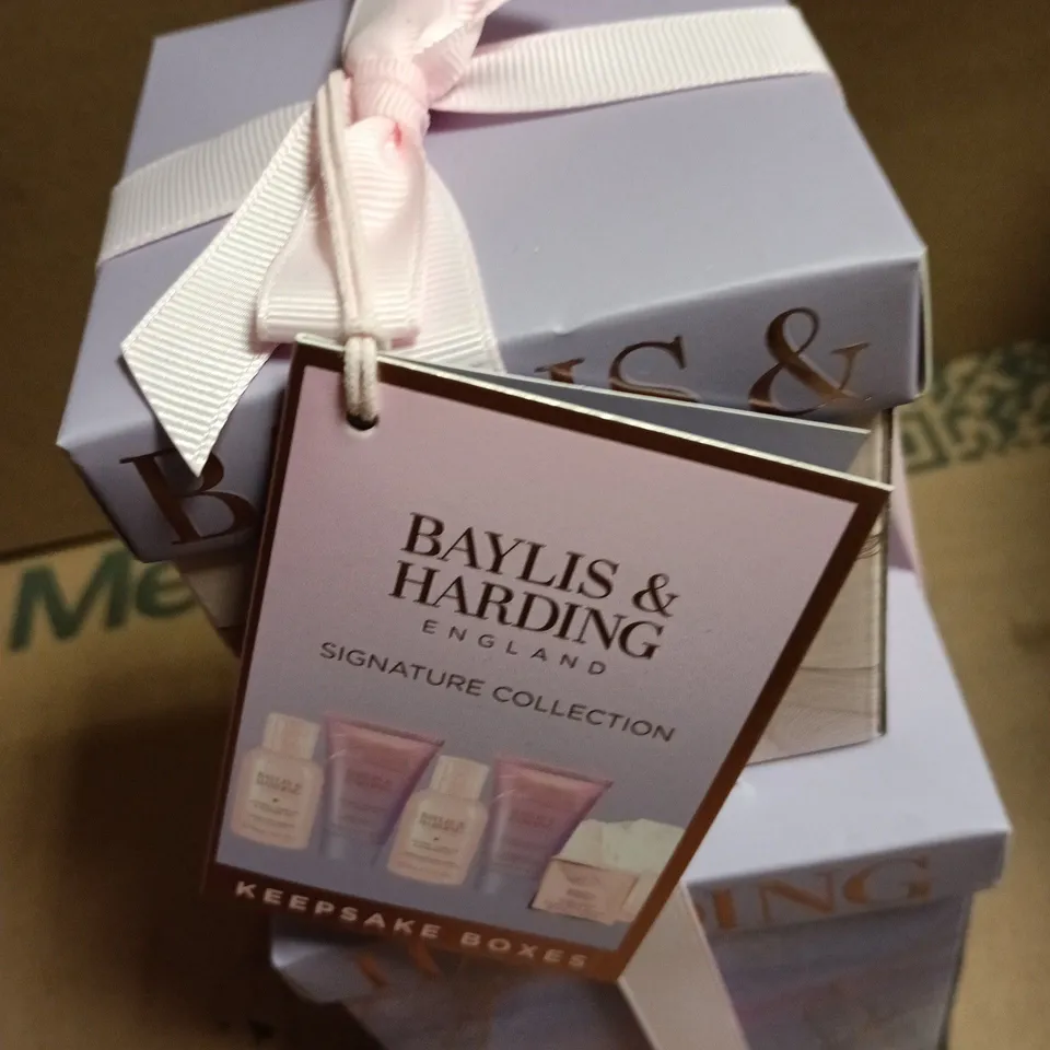 BAYLIS & HARDING SIGNATURE COLLECTION KEEPSAKE BOXES – BATH & BODY GIFT SET