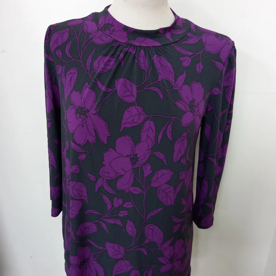 APPROXIMATELY 20 ASSORTED WOMEN CLOTHING IN VARIOUS SIZES TO INCLUDE KIM&CO, SKECHERS, AND MASAI FASHION 