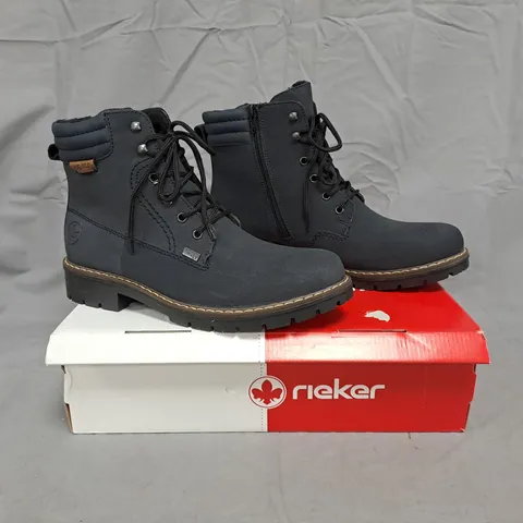 BOXED PAIR OF RIEKER TEX LACE UP BOOTS IN NAVY SIZE 7.5
