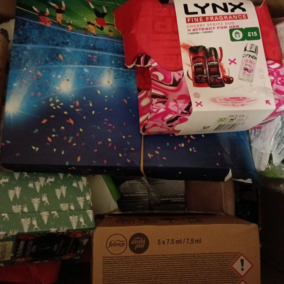 BOX OF APPROXIMATELY 12 ASSORTED GIFT SETS AND COSMETIC ITEMS TO INCLUDE SENCE, SOAP & GLORY, ETC - COLLECTION ONLY