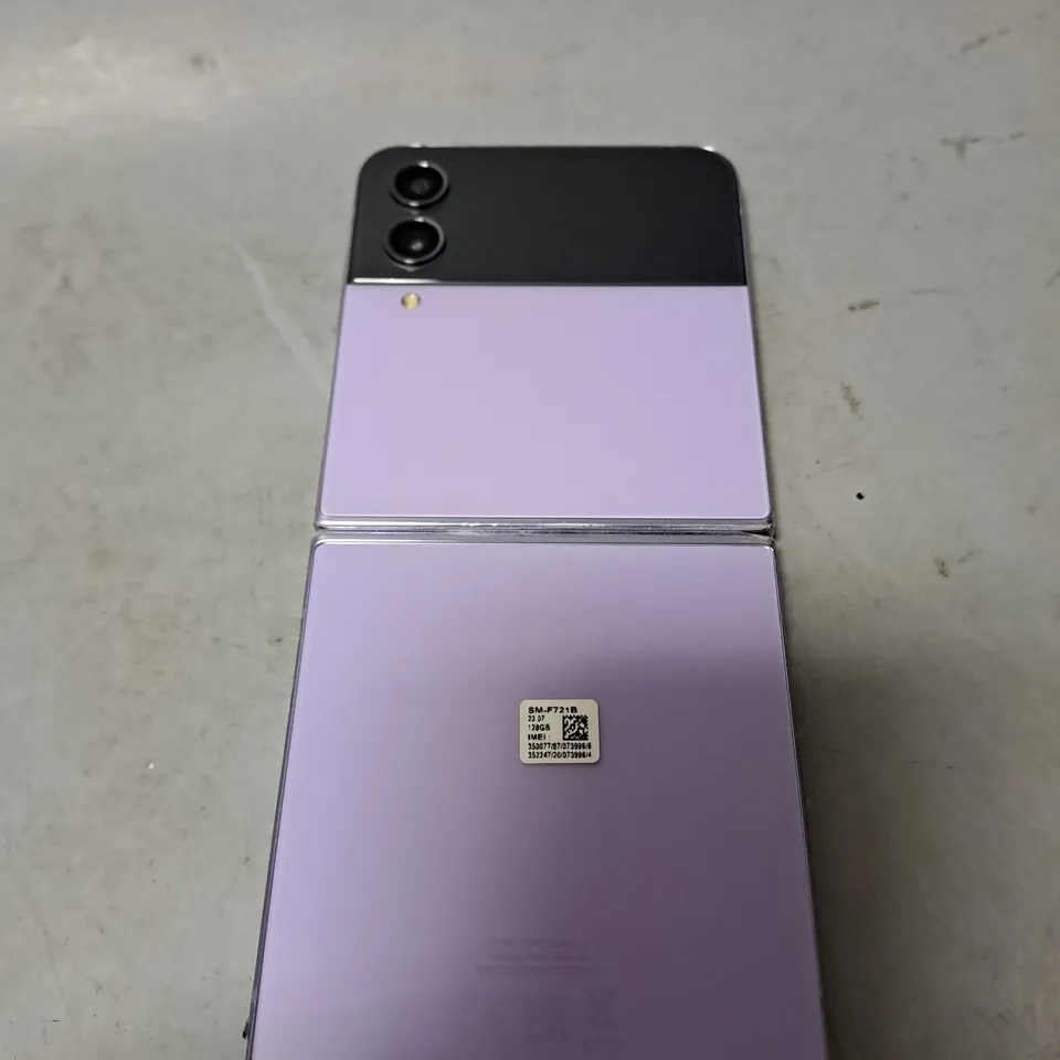 SAMSUNG GALAXY Z FLIP 4 SMARTPHONE IN PURPLE