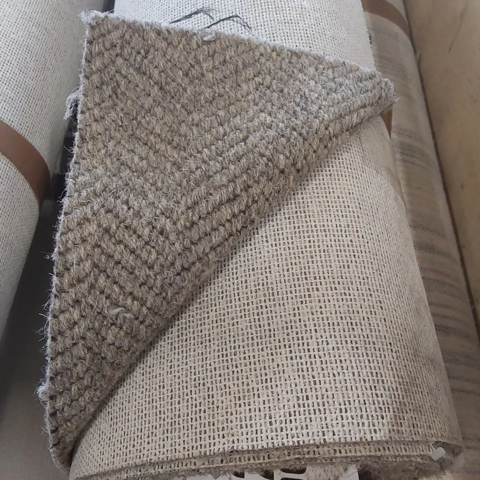 ROLL OF QUALITY LAKELAND WEAVE FORNSIDE CARPET - APPROXIMATELY 4 x 4.33m