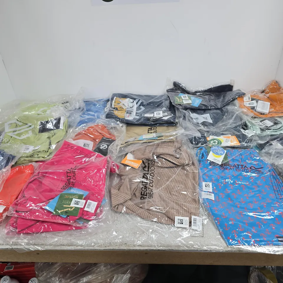 APPROXIMATELY 64 ASSORTED BRAND NEW REGATTA CLOTHING ITEMS IN VARIOUS SIZES, STYLES & COLOURS