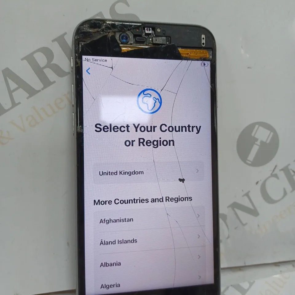 IPHONE 6S IN SILVER (UNLOCKED)