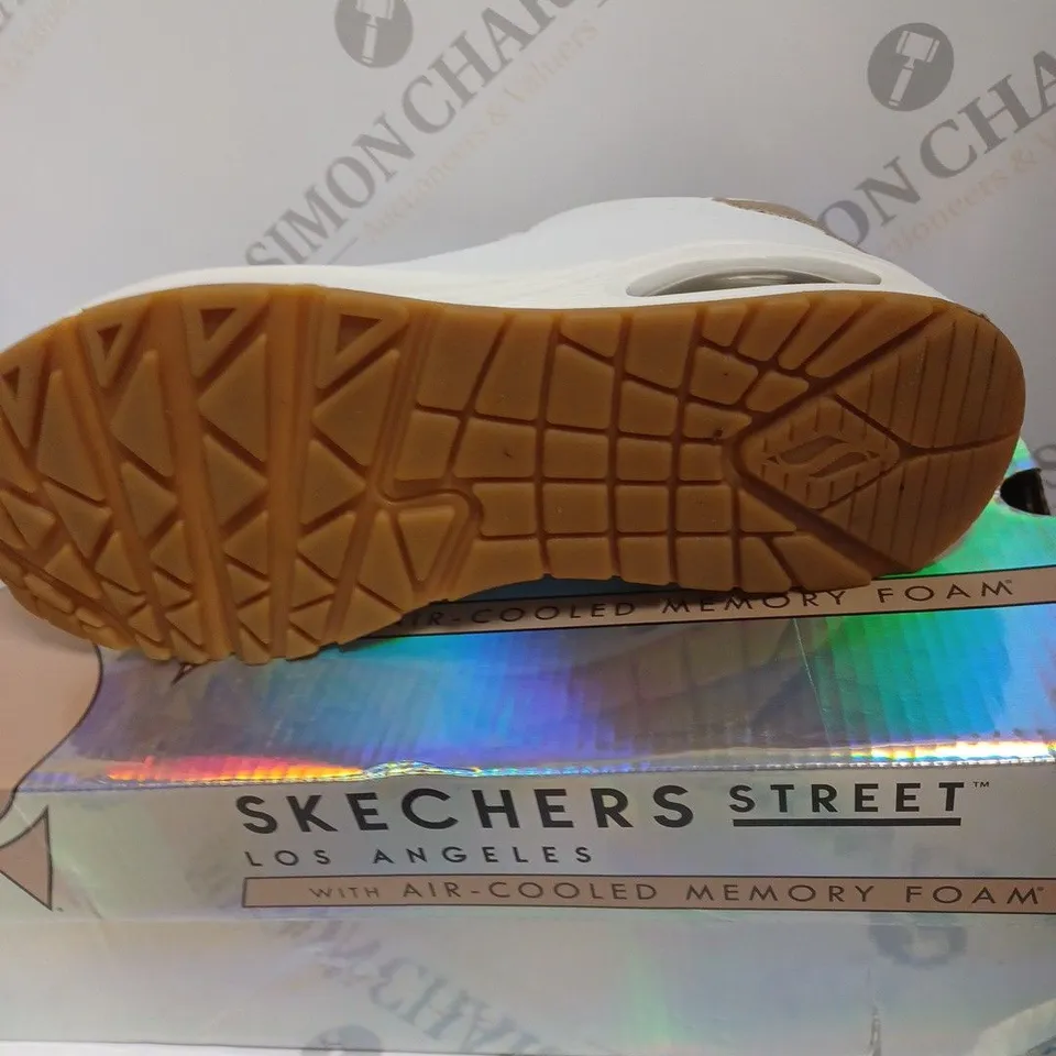 BOXED SKECHERS UNO MET TRIM TRAINERS, WHITE - SIZE 5