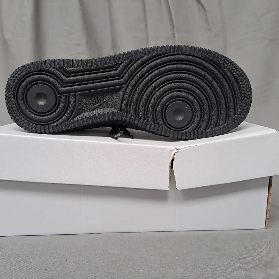 BOXED PAIR OF NIKE AIR FORCE 1 SHOES IN BLACK UK SIZE 3