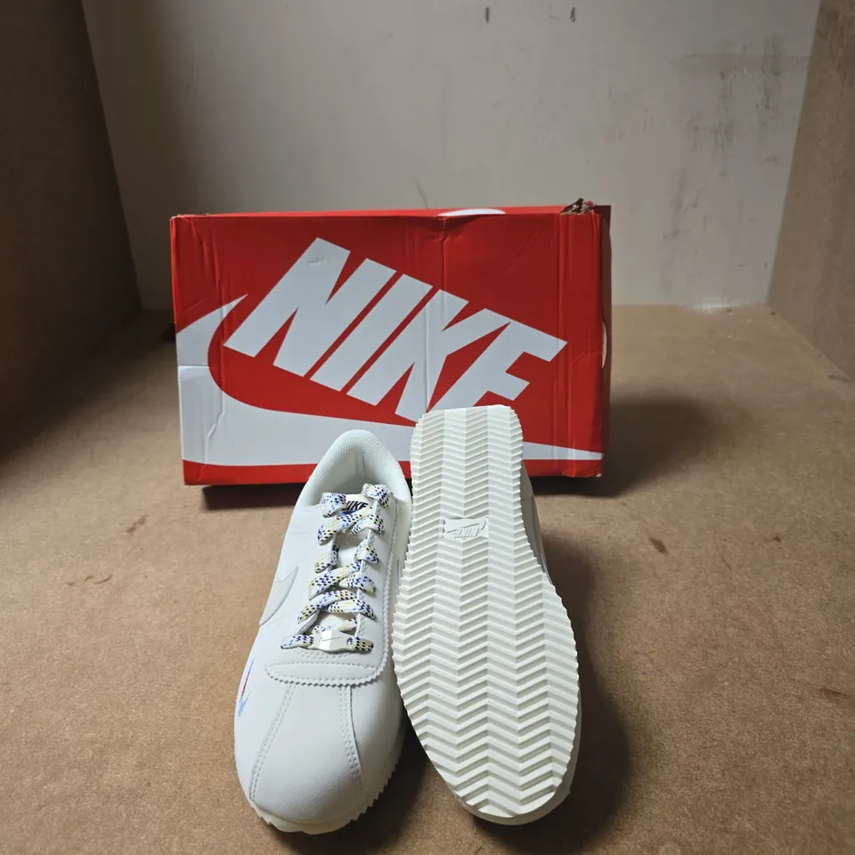 NIKE WHITE SNEAKERS BOXED - SIZE UK 5.5 