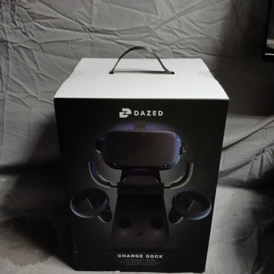 DAZED CHARGE DOCK FOR OCULUS QUEST – BOXED