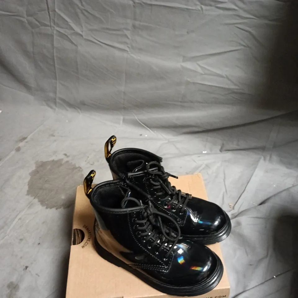 DR. MARTENS RAINBOW 1460T KIDS BOOTS – BLACK PATENT, UK 9 (EU 27, US 10)
