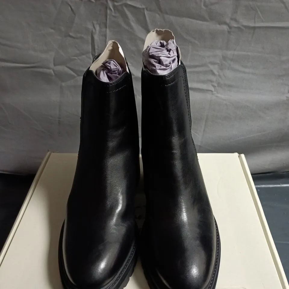BOXED PAIR OF OFF THE HOOK KINGTON LONDON BLACK CHELSEA BOOT LM13375/01 – UK SIZE 4