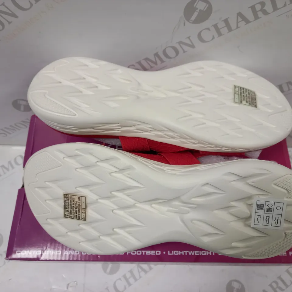 BRAND NEW SKECHERS ON THE GO 600 GIRLS TRIP STRETCH FIT GORE SLINGBACK SANDAL IN RED - SIZE 5
