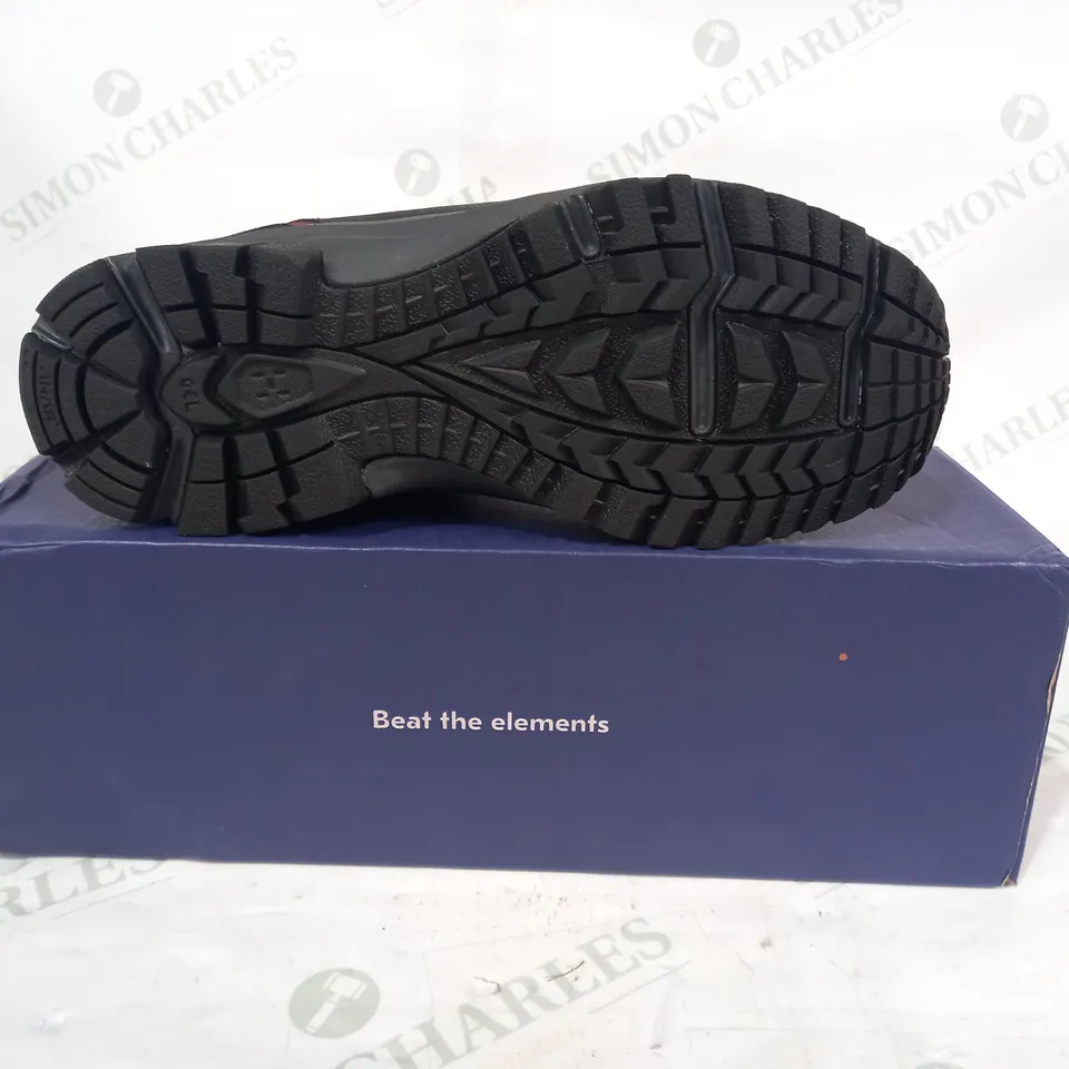 BOXED PAIR OF HAGLOFS SKUTA MID PROOF ECO SHOES IN MAROON/BARQUE UK SIZE 5.5