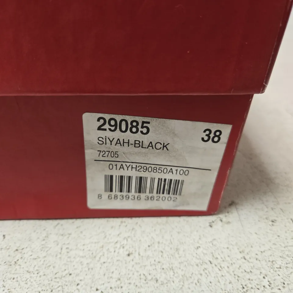 HOTIÇ BLACK LEATHER MARY-JANE HEELS, UK 5.5 (EU 38)