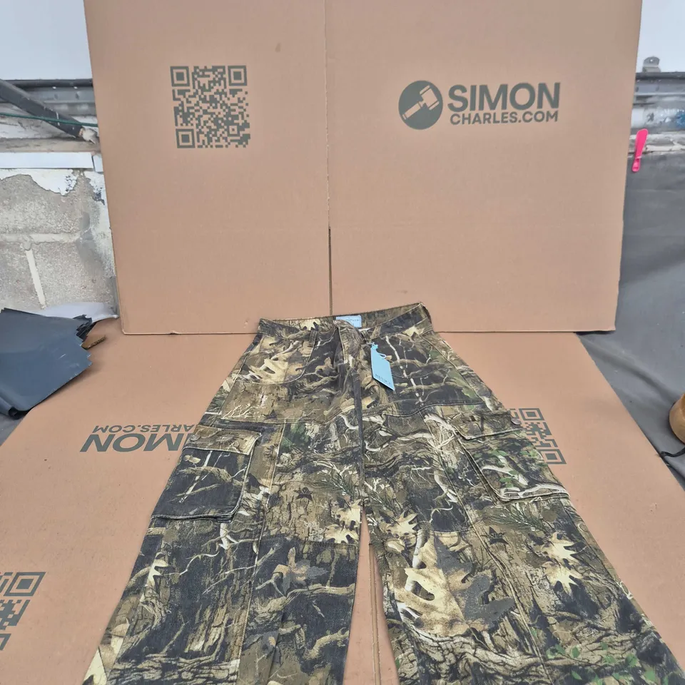 REVICE LOS ANGELES CAMOUFLAGE CARGO TROUSERS SIZE 25