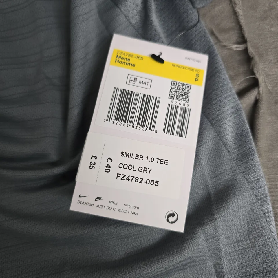 NIKE MENS RUNNING T-SHIRT FZ4782-065 – COOL GREY - SMALL