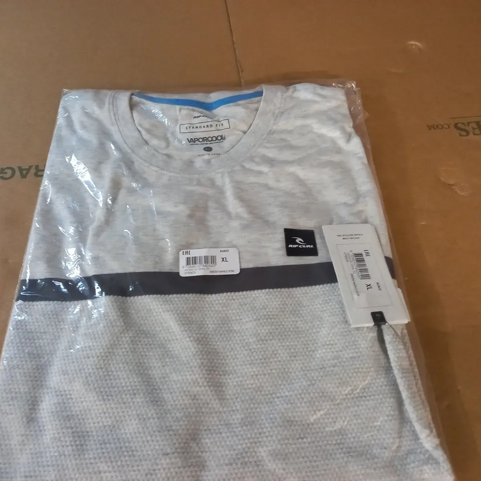 BAGGED RIPCURL VAPORCOOL VARIAL TEE IN GREY - XL