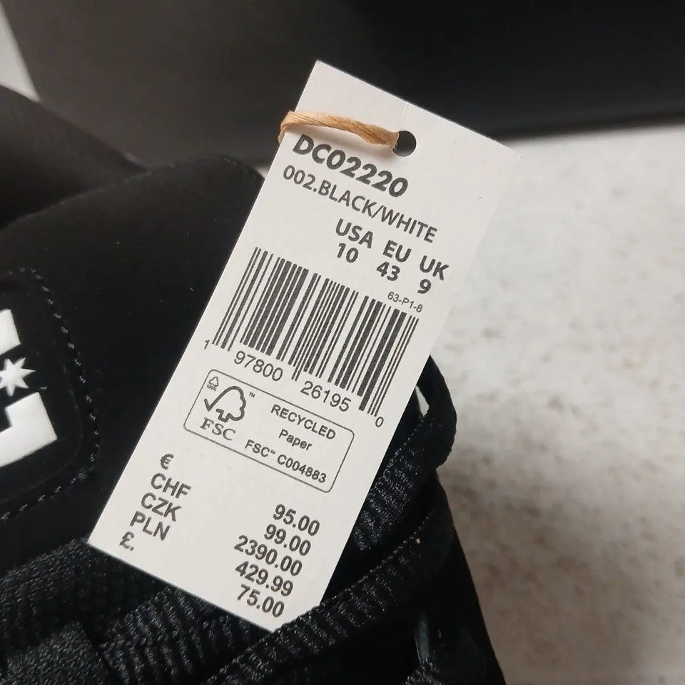 BOXED DC SHOES BLACK/WHITE SNEAKERS – UK 9 (US 10, EU 43)