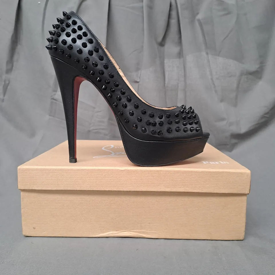 BOXED PAIR OF CHRISTIAN LOUBOUTIN PEEP TOE PLATFORM HIGH HEEL SHOES IN BLACK W. SPIKE STUDS EU SIZE 40