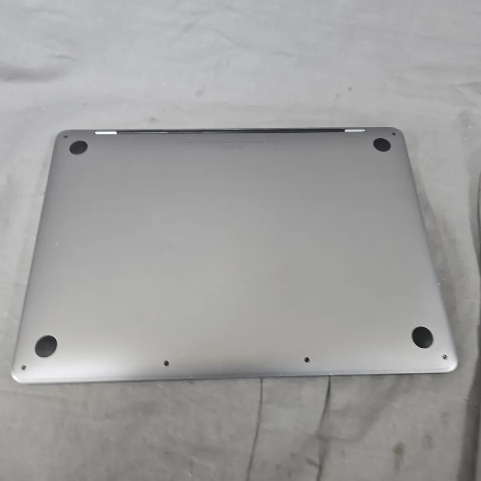 APPLE MACBOOK PRO 13-INCH LAPTOP – SILVER