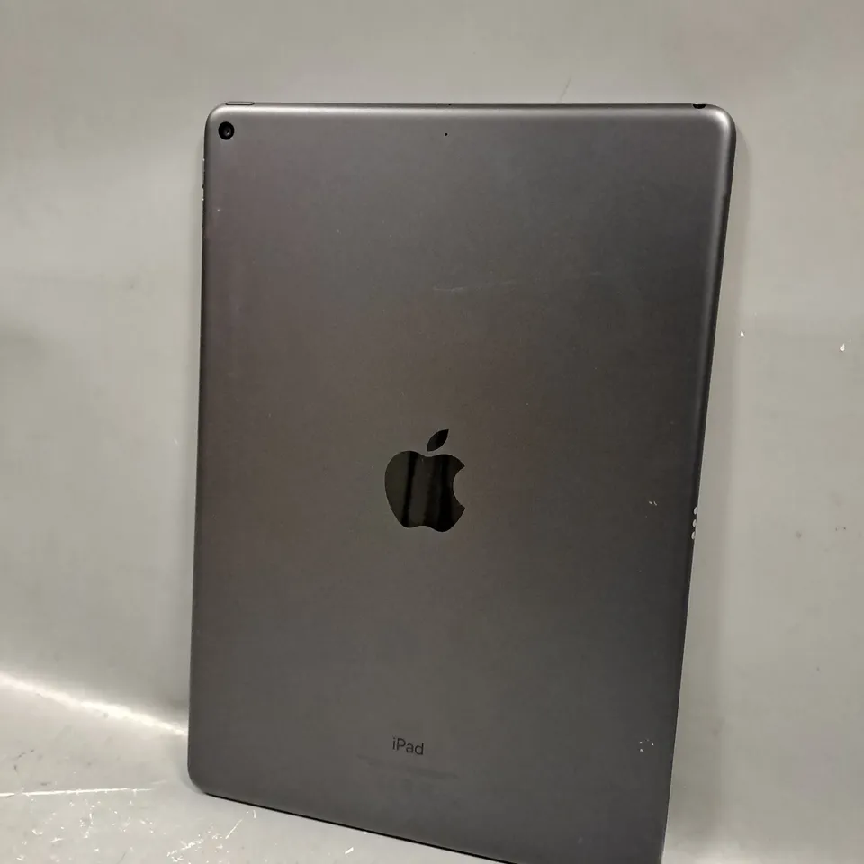 APPLE IPAD AIR A2152