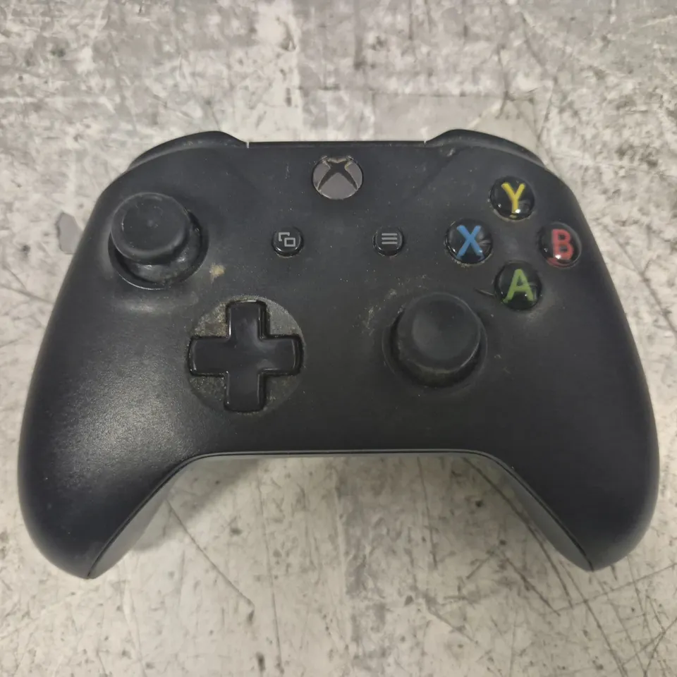 XBOX ONE WIRELESS CONTROLLER IN BLACK