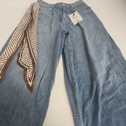 BERSHKA BARREL CROPPED JEANS – DENIM BLUE, UK 4 (EU 32) – WOMEN'S
