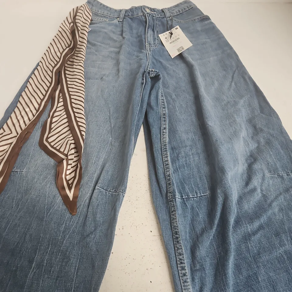 BERSHKA BARREL CROPPED JEANS – DENIM BLUE, UK 4 (EU 32) – WOMEN'S