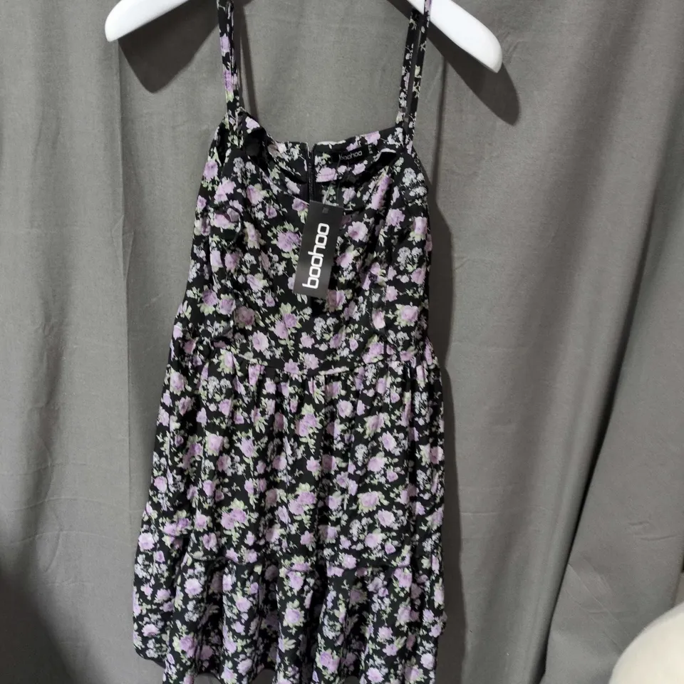 BOOHOO FLORAL PRINT SLEEVELESS DRESS – WOMEN'S, BLACK WITH PURPLE FLOWERS SIZE 14
