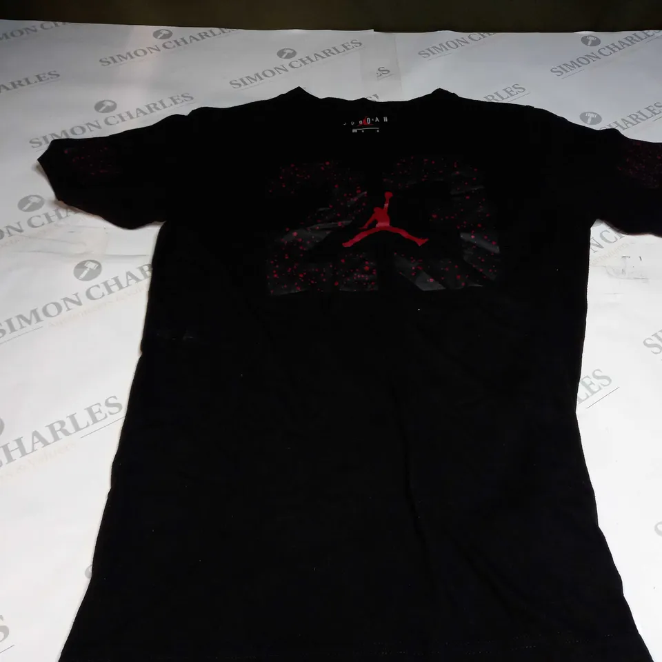 JORDAN '23' PRINTED T-SHIRT IN BLACK - LARGE