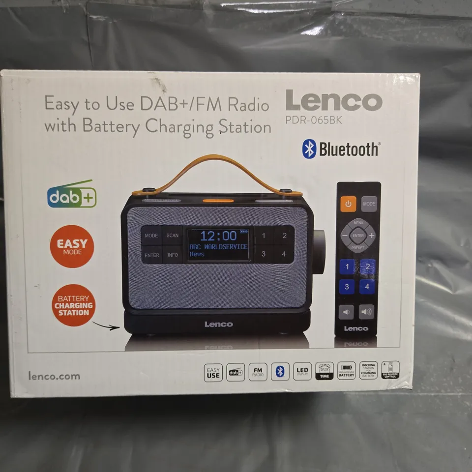 LENCO EASY TO USE DAB+/FM RADIO WITH BATTERY CHARGING STATION