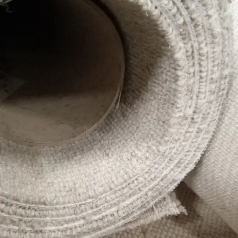 ROLL OF QUALITY HEATHCOTE PEARL ASH CARPET // APPROX SIZE: 4 X 2.58m