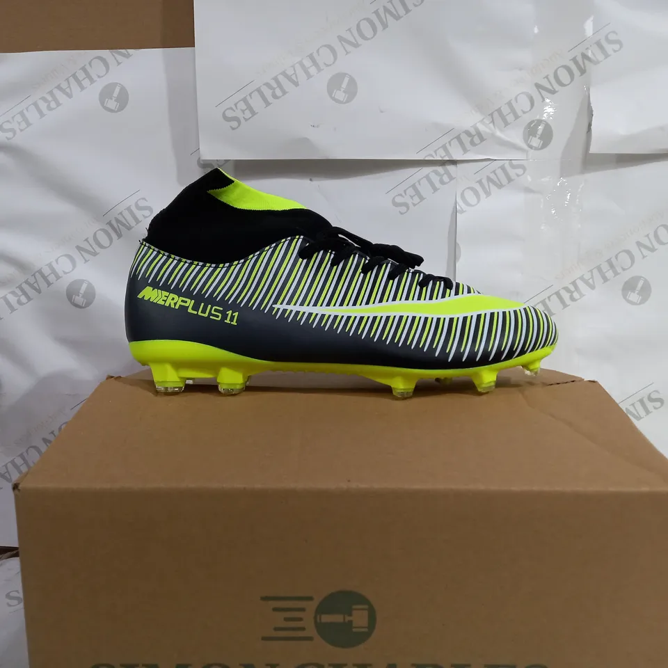 PAIR OF NIKE MERCURYS PLUS 11 IN GREEN AND BLACK
