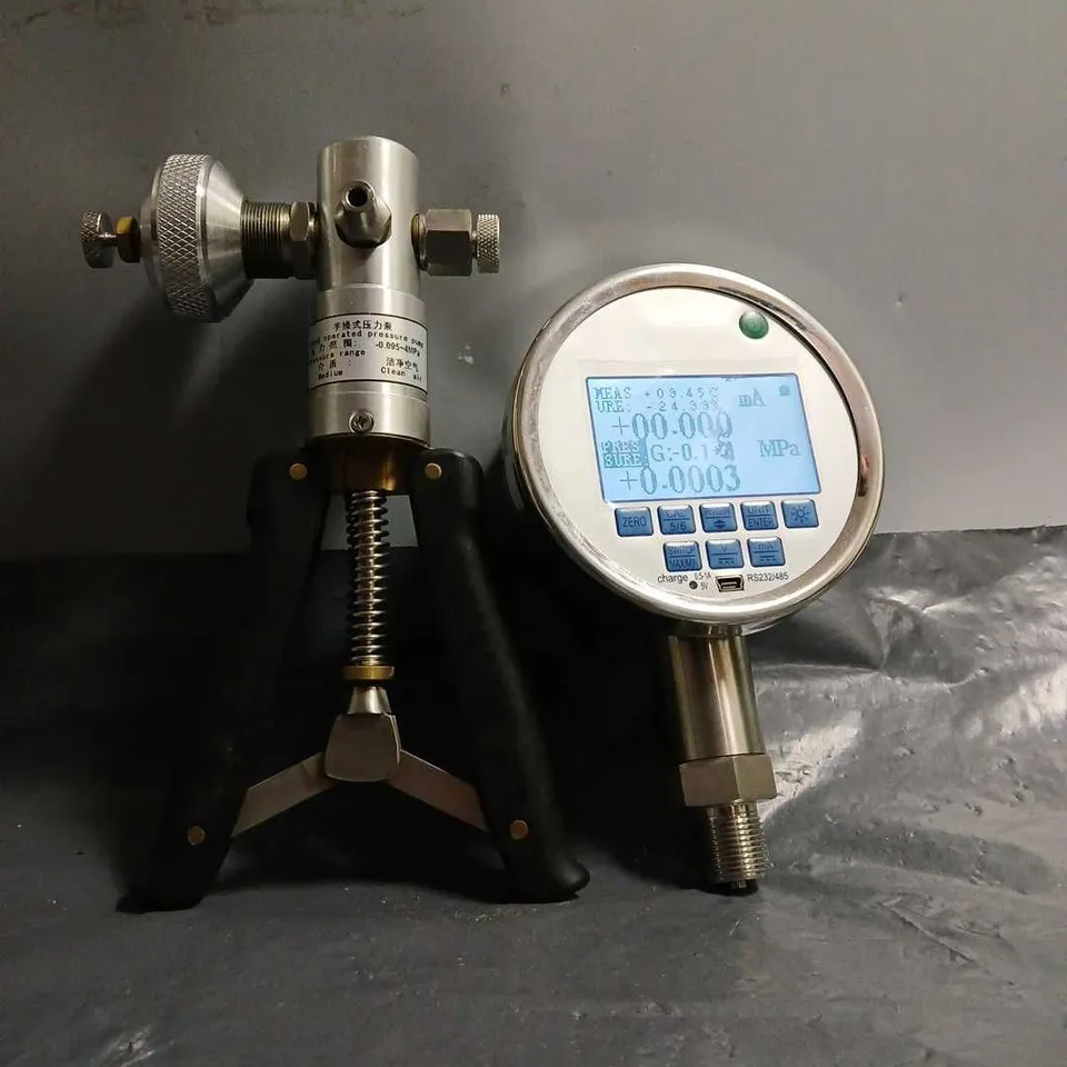 UNBRANDED HAND OPERATED PRESSURE PUMP