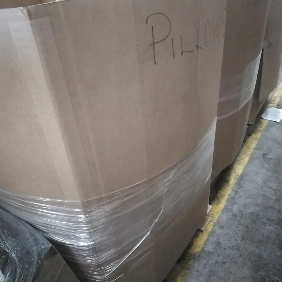 PALLET CONTAINING A LARGE QUANTITY OF PILLOWS, SIMILAR ITEMS ETC