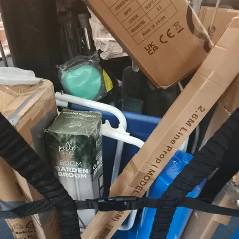 CAGE OF APPROXIMATELY 12 ASSORTED HOUSEHOLD ITEMS - COLLECTION ONLY