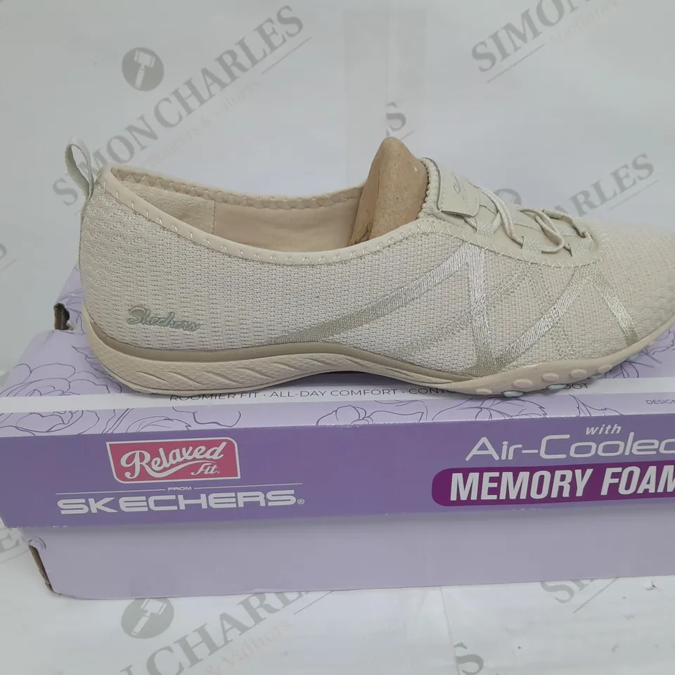 SKETCHERS RELAXED FIT NATURAL SIZE UK 6