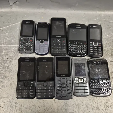 APPROXIMATELY 10 ASSORTED PHONES TO INCLUDE BLACKBERRY CURVE, NOKIA 3109C, ALCATEL 3088X, ETC