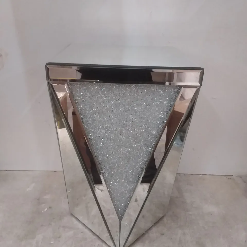 BOXED JULLIEN MCDONALD ENCAPSULATED CRYSTAL LIGHT UP SIDE TABLE 