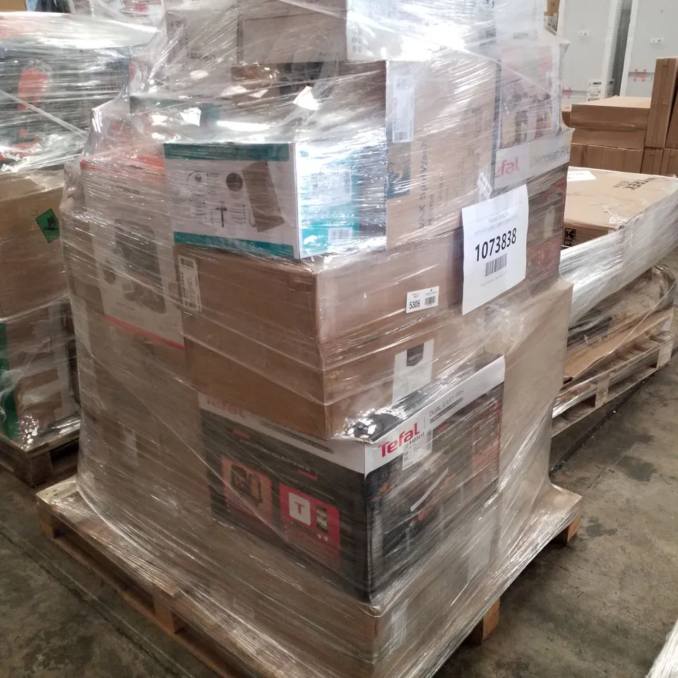 PALLET OF APPROXIMATELY 26 UNPROCESSED RAW RETURN HOUSEHOLD AND ELECTRICAL GOODS TO INCLUDE;
