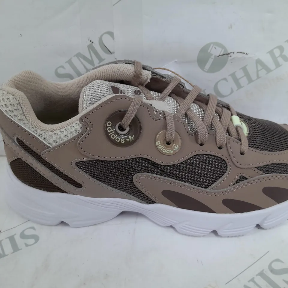 PAIR OF ADIDAS ASTIR LACE UP TRAINERS IN BROWN - UK 1