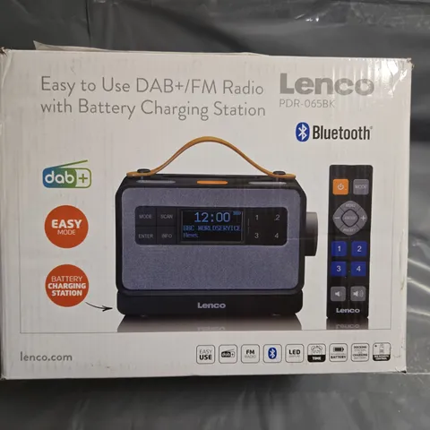 LENCO EASY TO USE DAB+/FM RADIO WITH BATTERY CHARGING STATION