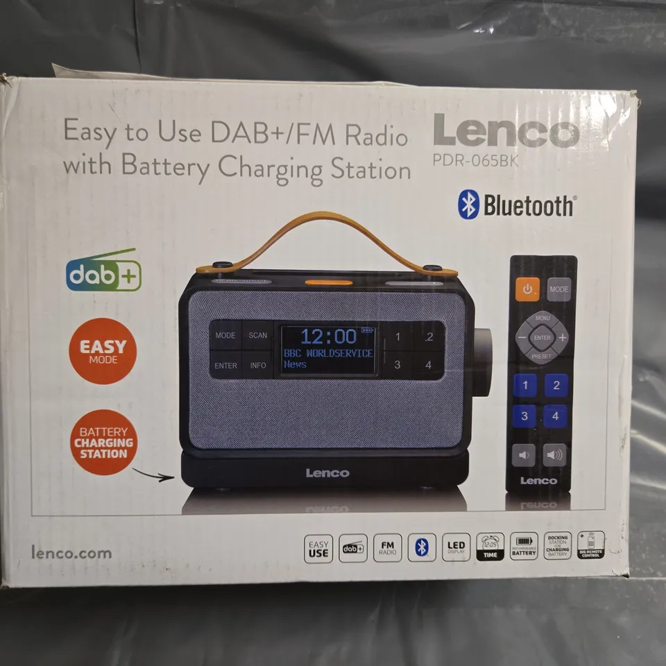 LENCO EASY TO USE DAB+/FM RADIO WITH BATTERY CHARGING STATION