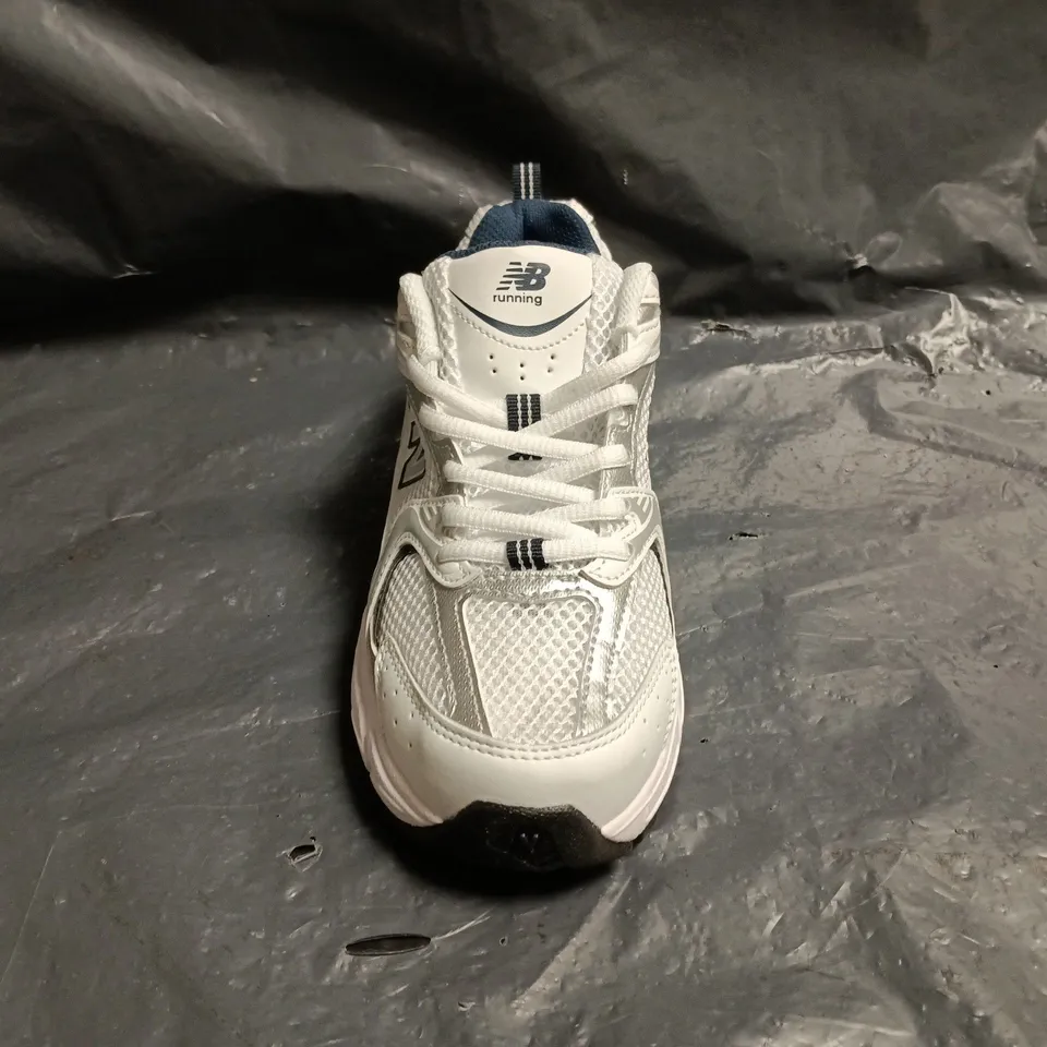 PAIR OF NEW BALANCE 530 TRAINERS IN WHITE/SILVER/NAVY SIZE UK 5
