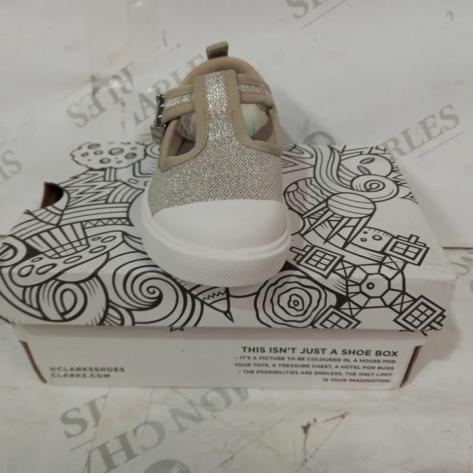 BOXED PAIR OF CLARKS CITY DANCE CHILDREN'S SHOES IN SILVER WITH GLITTER EFFECT UK SIZE 6.5