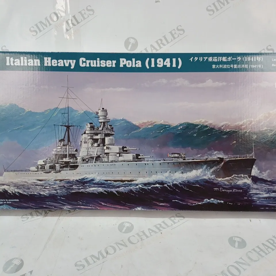 BOXED HOBBYBOSS ITALIAN HEAVY CRUISER POL (1941) 1:350 SCALE MODEL