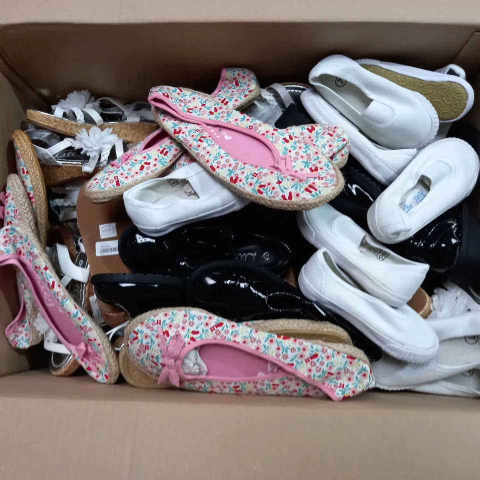 APPROXIMATELY 12 ASSORTED KIDS PAIRS OF SHOES IN VARIOUS COLOURS, STYLES, AND SIZES